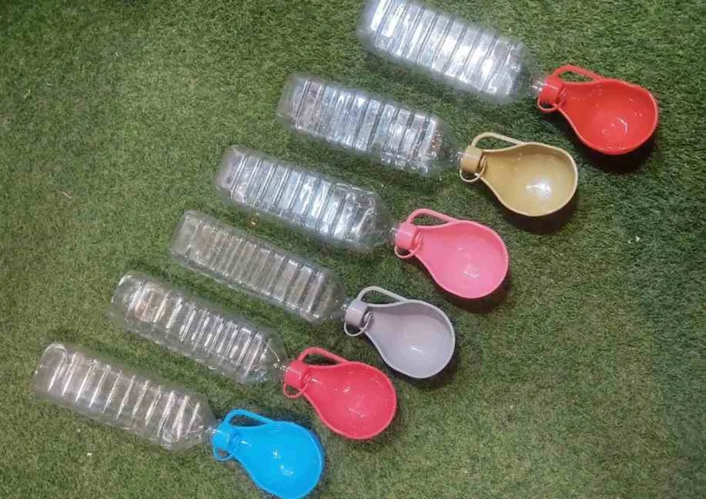 خرید و مشخصات سر آبخوری قمقمه مسافرتی سگ | Bottle Cap Dog Water Bowl